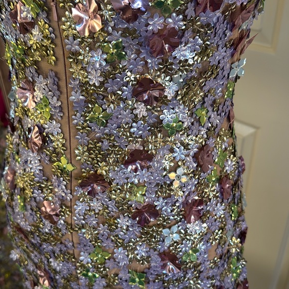 MAC DUGGAL
Multicolor Sleeveless Floral Paillette Embellished Mesh Gown - Picture 15 of 17